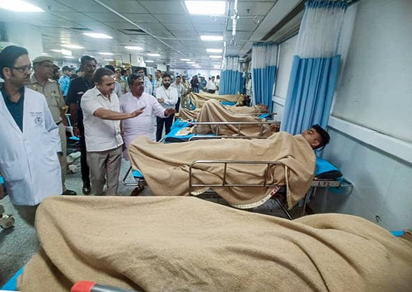 RECORD DATE NOT STATED Kirti Vardhan Singh meets the injured in the tragic fire incident in Malviya Nagar New Delhi, Jun 03 (ANI): Union MoS Kirti Vardhan Singh meets injured in the tragic fire incident in Malviya Nagar at AIIMS, in New Delhi on Wednesday. (@KVSinghMPGonda X ANI Photo) NEW DELHI Delhi India Copyright: xANIx ANI_20260603457