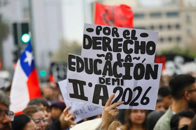 Santiago, June 3, 2026 Confech calls for a march from Plaza Baquedano despite not being authorized in that sector People gather in front of the theater of the University of Chile Dragomir Yankovic Aton Chile, Aton 1161890  Copyright: DRAGOMIRxYANKOVIC ATONxCHILE