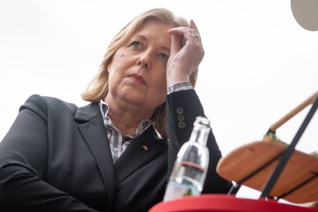 Bärbel Bas, Bundesministerin für Arbeit und Soziales, nimmt am Jahresempfang der SPD-Fraktion in Erfurt teil;Jahresempfang der SPD-Fraktion im Thüringer Landtag, Erfurt Thüringen Deutschland Innenhof Landtag Thüringen *** Bärbel Bas, Federal Minister of Labor and Social Affairs, attends the annual reception of the SPD parliamentary group in Erfurt Annual reception of the SPD parliamentary group in the Thuringian state parliament, Erfurt Thuringia Germany Courtyard of the Thuringian state parliament