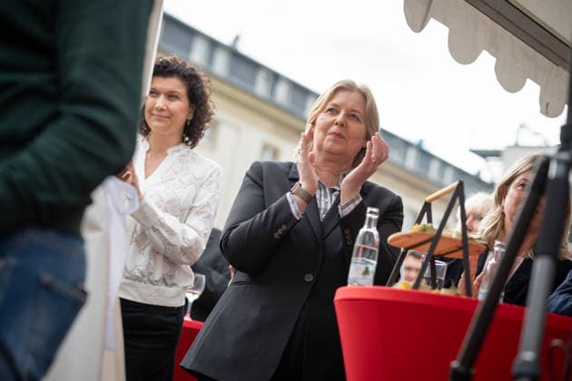 Bärbel Bas, Bundesministerin für Arbeit und Soziales, nimmt am Jahresempfang der SPD-Fraktion in Erfurt teil;Jahresempfang der SPD-Fraktion im Thüringer Landtag, Erfurt Thüringen Deutschland Innenhof Landtag Thüringen *** Bärbel Bas, Federal Minister of Labor and Social Affairs, attends the annual reception of the SPD parliamentary group in Erfurt Annual reception of the SPD parliamentary group in the Thuringian state parliament, Erfurt Thuringia Germany Courtyard of the Thuringian state parliament
