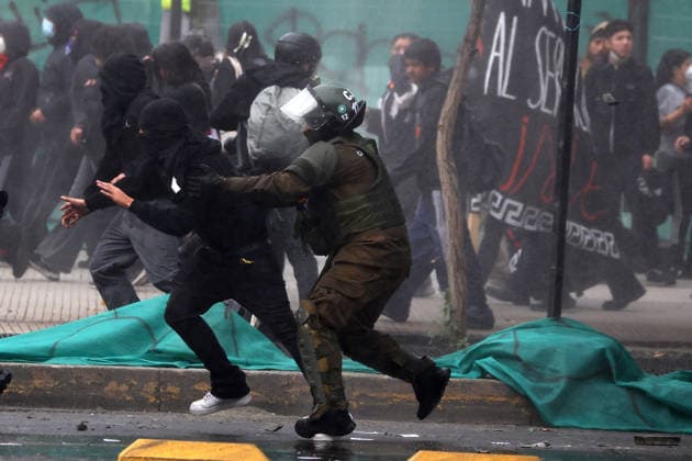 Santiago, June 3, 2026 The Chilean Student Confederation calls for a national strike day, with a march from Plaza Baquedano Jonnathan Oyarzun Aton Chile, Aton 1161902  Copyright: JONNATHANxOYARZUN ATONxCHILE