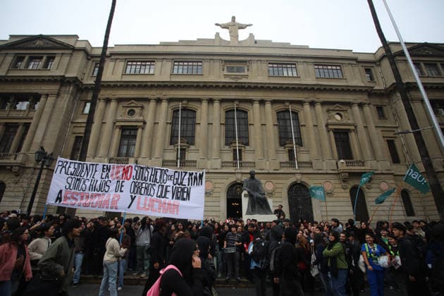 Santiago, June 3, 2026 The Chilean Student Confederation calls for a national strike day, with a march from Plaza Baquedano Jonnathan Oyarzun Aton Chile, Aton 1161915  Copyright: JONNATHANxOYARZUN ATONxCHILE