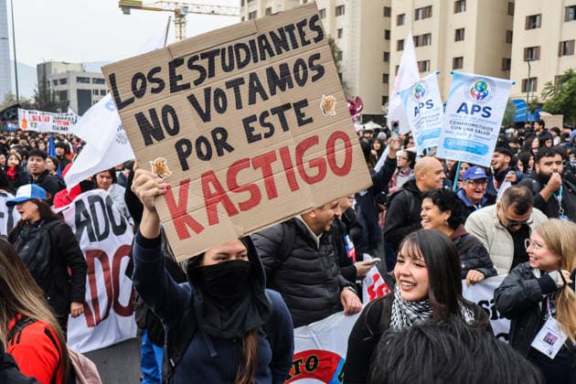 Thousands of students take to Chilean streets over planned education cuts SANTIAGO, CHILE - JUNE 3: Protesters march during an anti-government demonstration in Santiago, Chile, on June 3, 2026. Thousands of protesters took to the streets of Santiago to demonstrate against the austerity measures announced by President Jose Antonio Kast during his latest State of the Nation address. Cristobal Basaure Anadolu Santiago Chile. Editorial use only. Please get in touch for any other usage.  Copyright: x2026xAnadoluxCristobalxBasaurex