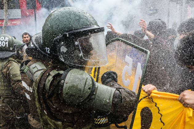 Thousands of students take to Chilean streets over planned education cuts SANTIAGO, CHILE - JUNE 3: Protesters clash with police during an anti-government protest in Santiago, Chile, on June 3, 2026. Thousands of protesters took to the streets of Santiago to demonstrate against the austerity measures announced by President Jose Antonio Kast during his latest State of the Nation address. Cristobal Basaure Anadolu Santiago Chile. Editorial use only. Please get in touch for any other usage.  Copyright: x2026xAnadoluxCristobalxBasaurex