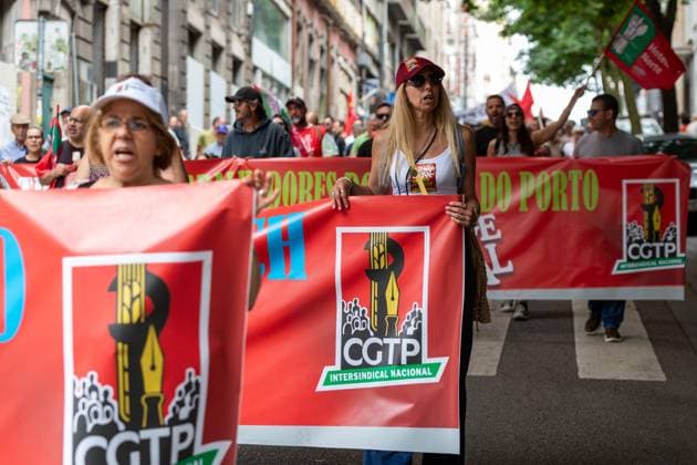 National General Strike in Porto, Portugal - 03 Jun 2026 Demonstrators march with CGTP banners during the national general strike at Praça da Batalha. Demonstrators gathered at Praça da Batalha and Avenida dos Aliados for a national general strike. Union groups, workers and supporters marched with banners, flags and handwritten signs criticizing the government’s proposed labour reforms and calling for improved working conditions, higher wages and stronger public services. The protest featured megaphones, flares and visual messages reflecting broad mobilization across the city. Porto Portugal Copyright: xDiogoxBaptistax xSOPAxImagesx DB_20260603GREVEGERALPORTO_0018