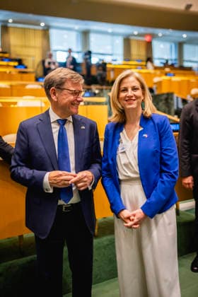 (L-R) Johann Wadephul (CDU), Bundesaussenminister, und Beate Meinl-Reisinger, Aussenministerin von Oesterreich, aufgenommen im Rahmen der Wahl zu den nicht-staendigen Sitzen im Sicherheitsrat der Vereinten Nationen in New York City, 03.06.2026. Fotografiert im Auftrag des Auswaertigen Amtes New York City Vereinigte Staaten von Amerika *** L R Johann Wadephul CDU , Federal Foreign Minister, and Beate Meinl Reisinger, Foreign Minister of Austria, taken during the election for the non-permanent seats on the United Nations Security Council in New York City, 03 06 2026 Photographed on behalf of the Department of State New York City United States of America Copyright: xJulianexSonntag AAx