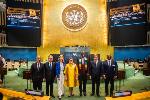 (L-R) Paulo Rangel, Aussenminister von Portugal, Dscheenbek Kulubajew, Aussenminister von Kirgistan, Beate Meinl-Reisinger, Aussenministerin von Oesterreich, Maria Theresa Parreno Lazaro, Aussenministerin der Philippinen, Amon Murwira, Aussenminister von Simbabwe, Johann Wadephul (CDU), Bundesaussenminister, und Sean Sobers, Aussenminister von Trinidad und Tobago, aufgenommen im Rahmen der Wahl zu den nicht-staendigen Sitzen im Sicherheitsrat der Vereinten Nationen in New York City, 03.06.2026. Fotografiert im Auftrag des Auswaertigen Amtes New York City Vereinigte Staaten von Amerika *** L R Paulo Rangel, Foreign Minister of Portugal, Jeenbek Kulubayev, Foreign Minister of Kyrgyzstan, Beate Meinl Reisinger, Foreign Minister of Austria Copyright: xJulianexSonntag AAx