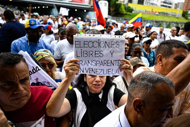 Protesters in Venezuela demand higher wages and presidential elections CARACAS, VENEZUELA - JUNE 3: Public sector workers, students, and relatives of political prisoners march toward the U.S. Embassy to demand higher wages, decent working conditions, the release of political prisoners, and the calling of presidential elections in Caracas, Venezuela, June 3, 2026. Maxwell Briceno Anadolu Caracas Venezuela. Editorial use only. Please get in touch for any other usage.  Copyright: x2026xAnadoluxMaxwellxBricenox