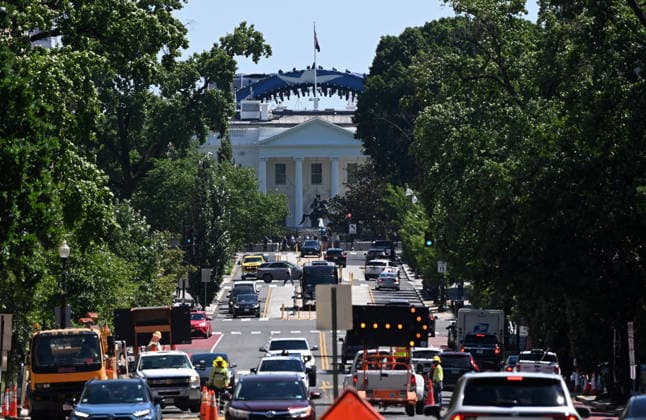 Construction continues for the upcoming UFC match at the White House Construction continues on a venue for the upcoming UFC match on the South Lawn of the White House on June 3, 2026 in Washington, DC. President Donald Trump is hosting a UFC match on the White House grounds for the 250th anniversary of the United States. Photo by Olivier Douliery ABACAPRESS.COM Washington DC United States  Copyright: xDoulieryxOlivier ABACAx