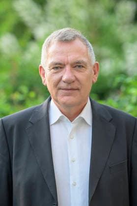 v.l.: Jan van Aken, Die Linke (Parteivorsitzender), GER, Berlin, Studio, zu Gast bei Maischberger, politische Talkshow, TV, Format, mit Moderatorin Sandra Maischberger, Das Erste, aus Adlershof Am Studio 20, 03.06. 2026, *** v l Jan van Aken, Die Linke Party Chairman , GER, Berlin, Studio, guest on Maischberger, political talk show, TV, format, with presenter Sandra Maischberger, Das Erste, from Adlershof Am Studio 20, 03 06 2026, Copyright: HMBxMedia UwexKoch