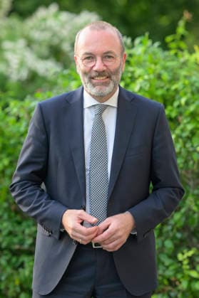 v.l.: Manfred Weber, CSU (Parteivorsitzender der Europäischen Volkspartei), GER, Berlin, Studio, zu Gast bei Maischberger, politische Talkshow, TV, Format, mit Moderatorin Sandra Maischberger, Das Erste, aus Adlershof Am Studio 20, 03.06. 2026, *** v l Manfred Weber, CSU Party Chairman of the European Peoples Party , GER, Berlin, Studio, as a guest on Maischberger, political talk show, TV, format, with presenter Sandra Maischberger, Das Erste, from Adlershof Am Studio 20, 03 06 2026, Copyright: HMBxMedia UwexKoch
