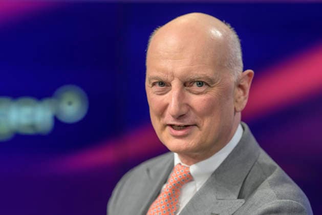 v.l.: Nikolas Stihl (Aufsichtsratschef der Firma Stihl), GER, Berlin, Studio, zu Gast bei Maischberger, politische Talkshow, TV, Format, mit Moderatorin Sandra Maischberger, Das Erste, aus Adlershof Am Studio 20, 03.06. 2026, *** v l Nikolas Stihl Chairman of the Supervisory Board of Stihl , GER, Berlin, Studio, guest on Maischberger, political talk show, TV, format, with presenter Sandra Maischberger, Das Erste, from Adlershof Am Studio 20, 03 06 2026, Copyright: HMBxMedia UwexKoch