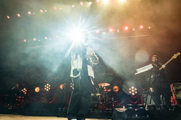 Calum Scott tritt am 3. Juni 2026 im Rahmen seiner The Avenoir Tour in der QUARTERBACK Immobilien ARENA in Leipzig auf. Rund 4.500 Zuschauer verfolgten das Konzert des britischen Sängers und Songwriters, der unter anderem die Hits You Are The Reason, Dancing On My Own, Biblical und No Matter What sowie aktuelle Songs seines neuen Albums präsentierte. Bekannt wurde Scott 2015 durch seine Teilnahme an der britischen Castingshow Britain™s Got Talent, wo er mit seiner Interpretation von Dancing On My Own den Golden Buzzer erhielt und international Aufmerksamkeit erlangte. Calum Scott Leipzig *** Calum Scott performs at the QUARTERBACK Immobilien ARENA in Leipzig on June 3, 2026 as part of his The Av