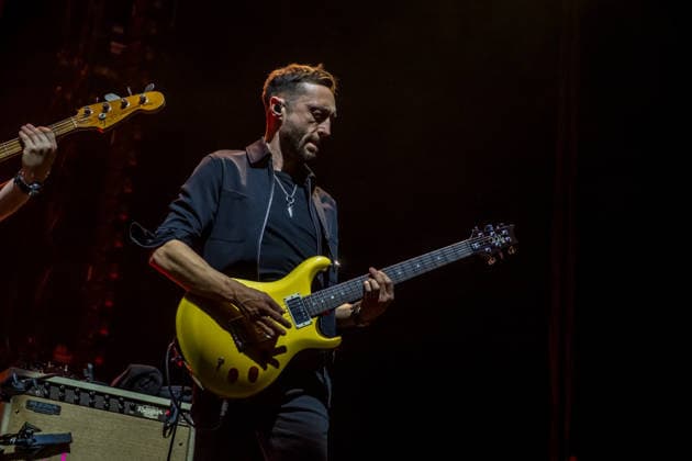 Calum Scott tritt am 3. Juni 2026 im Rahmen seiner The Avenoir Tour in der QUARTERBACK Immobilien ARENA in Leipzig auf. Rund 4.500 Zuschauer verfolgten das Konzert des britischen Sängers und Songwriters, der unter anderem die Hits You Are The Reason, Dancing On My Own, Biblical und No Matter What sowie aktuelle Songs seines neuen Albums präsentierte. Bekannt wurde Scott 2015 durch seine Teilnahme an der britischen Castingshow Britain™s Got Talent, wo er mit seiner Interpretation von Dancing On My Own den Golden Buzzer erhielt und international Aufmerksamkeit erlangte. Calum Scott Leipzig *** Calum Scott performs at the QUARTERBACK Immobilien ARENA in Leipzig on June 3, 2026 as part of his The Av