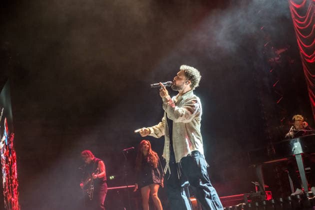 Calum Scott tritt am 3. Juni 2026 im Rahmen seiner The Avenoir Tour in der QUARTERBACK Immobilien ARENA in Leipzig auf. Rund 4.500 Zuschauer verfolgten das Konzert des britischen Sängers und Songwriters, der unter anderem die Hits You Are The Reason, Dancing On My Own, Biblical und No Matter What sowie aktuelle Songs seines neuen Albums präsentierte. Bekannt wurde Scott 2015 durch seine Teilnahme an der britischen Castingshow Britain™s Got Talent, wo er mit seiner Interpretation von Dancing On My Own den Golden Buzzer erhielt und international Aufmerksamkeit erlangte. Calum Scott Leipzig *** Calum Scott performs at the QUARTERBACK Immobilien ARENA in Leipzig on June 3, 2026 as part of his The Av