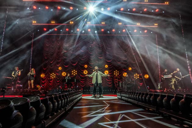 Calum Scott tritt am 3. Juni 2026 im Rahmen seiner The Avenoir Tour in der QUARTERBACK Immobilien ARENA in Leipzig auf. Rund 4.500 Zuschauer verfolgten das Konzert des britischen Sängers und Songwriters, der unter anderem die Hits You Are The Reason, Dancing On My Own, Biblical und No Matter What sowie aktuelle Songs seines neuen Albums präsentierte. Bekannt wurde Scott 2015 durch seine Teilnahme an der britischen Castingshow Britain™s Got Talent, wo er mit seiner Interpretation von Dancing On My Own den Golden Buzzer erhielt und international Aufmerksamkeit erlangte. Calum Scott Leipzig *** Calum Scott performs at the QUARTERBACK Immobilien ARENA in Leipzig on June 3, 2026 as part of his The Av