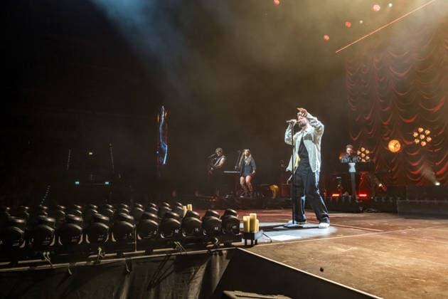 Calum Scott tritt am 3. Juni 2026 im Rahmen seiner The Avenoir Tour in der QUARTERBACK Immobilien ARENA in Leipzig auf. Rund 4.500 Zuschauer verfolgten das Konzert des britischen Sängers und Songwriters, der unter anderem die Hits You Are The Reason, Dancing On My Own, Biblical und No Matter What sowie aktuelle Songs seines neuen Albums präsentierte. Bekannt wurde Scott 2015 durch seine Teilnahme an der britischen Castingshow Britain™s Got Talent, wo er mit seiner Interpretation von Dancing On My Own den Golden Buzzer erhielt und international Aufmerksamkeit erlangte. Calum Scott Leipzig *** Calum Scott performs at the QUARTERBACK Immobilien ARENA in Leipzig on June 3, 2026 as part of his The Av