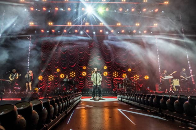 Calum Scott tritt am 3. Juni 2026 im Rahmen seiner The Avenoir Tour in der QUARTERBACK Immobilien ARENA in Leipzig auf. Rund 4.500 Zuschauer verfolgten das Konzert des britischen Sängers und Songwriters, der unter anderem die Hits You Are The Reason, Dancing On My Own, Biblical und No Matter What sowie aktuelle Songs seines neuen Albums präsentierte. Bekannt wurde Scott 2015 durch seine Teilnahme an der britischen Castingshow Britain™s Got Talent, wo er mit seiner Interpretation von Dancing On My Own den Golden Buzzer erhielt und international Aufmerksamkeit erlangte. Calum Scott Leipzig *** Calum Scott performs at the QUARTERBACK Immobilien ARENA in Leipzig on June 3, 2026 as part of his The Av