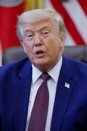 US President Donald J. Trump takes questions from the news media during an executive order signing ceremony US President Donald J. Trump delivers remarks during a signing ceremony in the Oval Office of the White House in Washington, DC, USA, 03 June 2026. President Trump signed executive orders on the federal workforce and immigration. WASHINGTON DISTRICT OF COLUMBIA United States  Copyright: xPool ABACAx