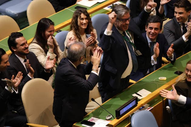 June 3, 2026, New York, New York, USA: PortugalÃ¢â‚¬â ¢s delegation reacts in the General Assembly Hall after hearing that Portugal has been elected to a non-permanent seat on the UN Security Council for the 2027Ã¢â‚¬2028 term at UNHQ New York USA - ZUMAo116 20260603_znp_o116_033 Copyright: xBiancaxOterox