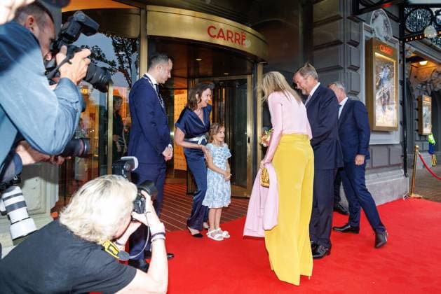 The Netherlands, 2026-06-03 20:29:39 NLD Amsterdam 20260603 - Royal Couple at the opening of the Holland Festival In the photo: King Willem Alexander and Queen Maxima - Greeting outside the main entrance by Emily Ansenk, Director of the Holland Festival H.M. the Queen is presented with a hand bouquet by Alma Valkenburg (7 years old), daughter of Music & Music Theatre Program Manager Jochem Valkenburg  Copyright: xx x