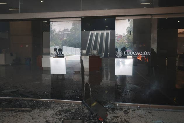 CNTE teachers hold third day of protests in Mexico City after declaring indefinite national strike MEXICO CITY, MEXICO - JUNE 03: Broken glass windows are seen at Mexico s Education Ministry building during a protest by CNTE teachers, in Mexico City, Mexico on June 03, 2026. Members of National Coordination of Education Workers (CNTE) forced their way into Mexico s Education Ministry building, causing damage to the facilities, as part of the third day of protests following the declaration of a national strike. Daniel Cardenas Anadolu Mexico City Mexico. Editorial use only. Please get in touch for any other usage.  Copyright: x2026xAnadoluxDanielxCardenasx