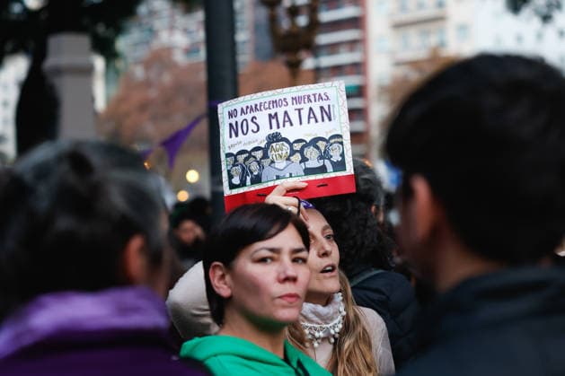 Argentina: Ni Una Menos March The Ni Una Menos (Not One Less) movement is marking its day of collective action against gender-based violence with a march to Parliament. The first mass march took place on 3 June 2015 to protest against femicide and gender-based violence. Today, the protests highlight the alarming rate of femicides, institutional failures in prevention and the search for victims, and the dismantling of public policies. Buenos Aires Argentina Copyright: xImagoxImages EstebanxOsoriox _52A0372