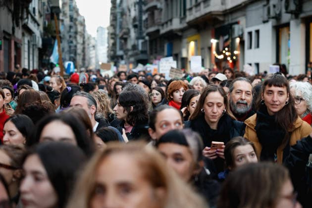Argentina: Ni Una Menos March The Ni Una Menos (Not One Less) movement is marking its day of collective action against gender-based violence with a march to Parliament. The first mass march took place on 3 June 2015 to protest against femicide and gender-based violence. Today, the protests highlight the alarming rate of femicides, institutional failures in prevention and the search for victims, and the dismantling of public policies. Buenos Aires Argentina Copyright: xImagoxImages EstebanxOsoriox _52A0206