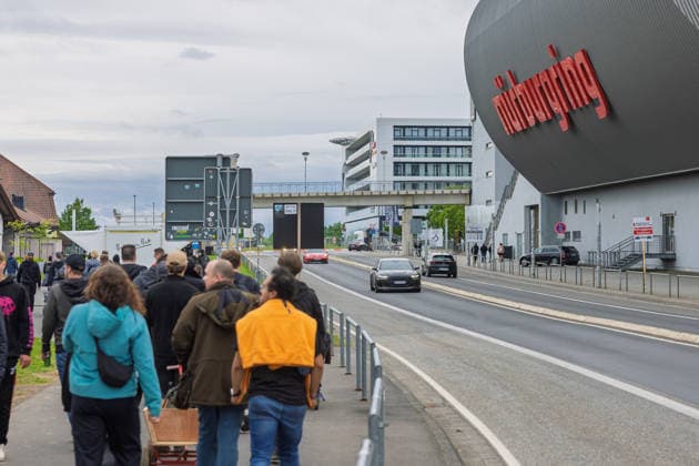 Rock am Ring 2026 auf dem Nürburgring - 03.06.26 Erster Anreisetag am Mittwoch, 03.06.2026, zu Rock am Ring 2026 am Nürburgring in der Eifel. Das dreitägige Musikfestival findet vom 5. bis 7. Juni 2026 statt und gehört zu den größten Open-Air-Festivals Deutschlands. Nürburg Nürburgring Rheinland-Pfalz Deutschland *** Rock am Ring 2026 at the Nürburgring 03 06 26 First day of arrival on Wednesday, 03 06 2026, for Rock am Ring 2026 at the Nürburgring in the Eifel The three-day music festival will take place from June 5 to 7, 2026 and is one of the largest open air festivals in Germany Nürburg Nürburgring Rhineland-Palatinate Germany Copyright: xMarcxJohnx