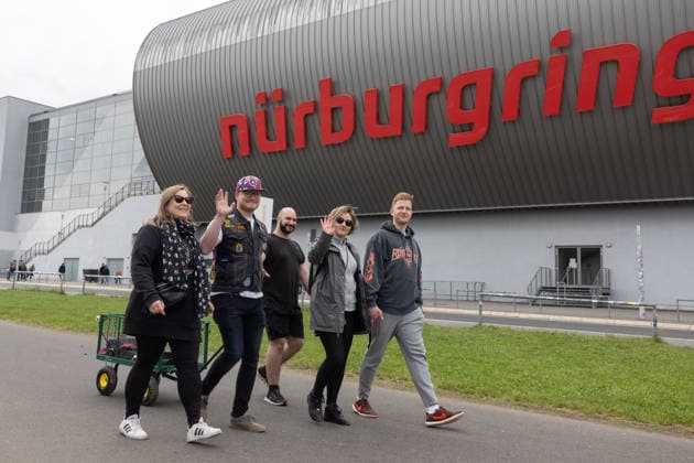 Rock am Ring 2026 auf dem Nürburgring - 03.06.26 Erster Anreisetag am Mittwoch, 03.06.2026, zu Rock am Ring 2026 am Nürburgring in der Eifel. Das dreitägige Musikfestival findet vom 5. bis 7. Juni 2026 statt und gehört zu den größten Open-Air-Festivals Deutschlands. Nürburg Nürburgring Rheinland-Pfalz Deutschland *** Rock am Ring 2026 at the Nürburgring 03 06 26 First day of arrival on Wednesday, 03 06 2026, for Rock am Ring 2026 at the Nürburgring in the Eifel The three-day music festival will take place from June 5 to 7, 2026 and is one of the largest open air festivals in Germany Nürburg Nürburgring Rhineland-Palatinate Germany Copyright: xMarcxJohnx