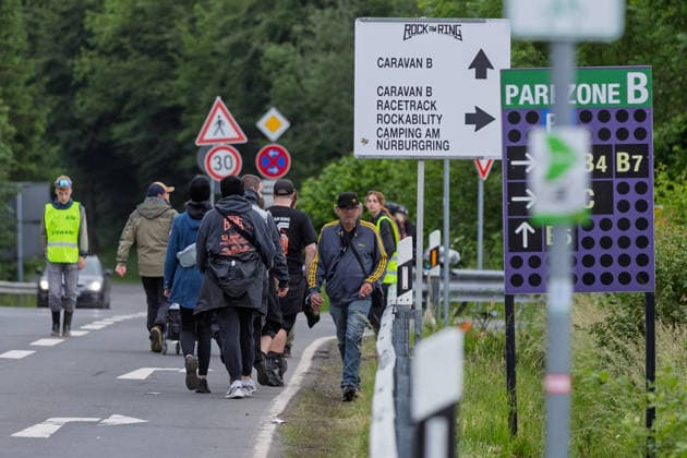 Rock am Ring 2026 auf dem Nürburgring - 03.06.26 Erster Anreisetag am Mittwoch, 03.06.2026, zu Rock am Ring 2026 am Nürburgring in der Eifel. Das dreitägige Musikfestival findet vom 5. bis 7. Juni 2026 statt und gehört zu den größten Open-Air-Festivals Deutschlands. Nürburg Nürburgring Rheinland-Pfalz Deutschland *** Rock am Ring 2026 at the Nürburgring 03 06 26 First day of arrival on Wednesday, 03 06 2026, for Rock am Ring 2026 at the Nürburgring in the Eifel The three-day music festival will take place from June 5 to 7, 2026 and is one of the largest open air festivals in Germany Nürburg Nürburgring Rhineland-Palatinate Germany Copyright: xMarcxJohnx