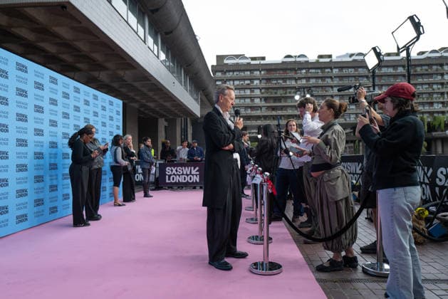 Savage House, World Premiere at SXSW London - 03 Jun 2026 Richard E. Grant being interviewed by the press at the Savage House World Premiere at SXSW London held at the Barbican Centre. London United Kingdom Copyright: xPhilxLewisx xSOPAxImagesx RichardEGrant-1040887