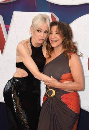 LOS ANGELES, CA - JUNE 3: Anna Faris and Cheri Oteri at the World Premiere of Paramount Pictures Scary Movie at Paramount Theatre on June 3, 2026 in Los Angeles, California. Copyright: xJeffreyxMayerx
