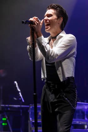 Weathers performs at Manchester Apollo Cameron Boyer of American alternative rock band Weathers performs at O2 Apollo, Manchester, England, 3rd June 2026, Credit:Mike Gray MIKE GRAY - B4227 Avalon  Copyright: xMikexGrayx xMIKExGRAYx-xB4227x xAvalonx 1107605582