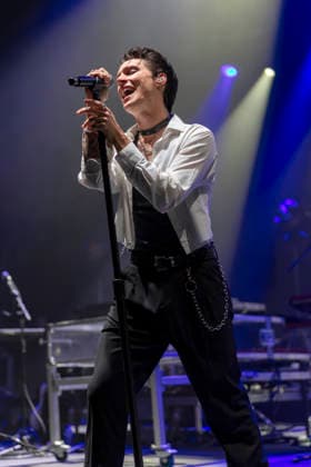 Weathers performs at Manchester Apollo Cameron Boyer of American alternative rock band Weathers performs at O2 Apollo, Manchester, England, 3rd June 2026, Credit:Mike Gray MIKE GRAY - B4227 Avalon  Copyright: xMikexGrayx xMIKExGRAYx-xB4227x xAvalonx 1107605595