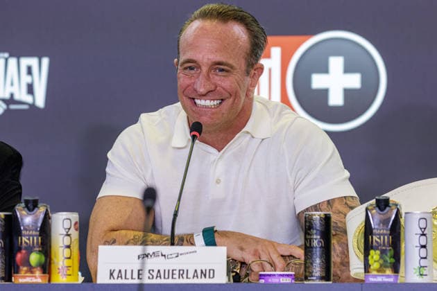03.06.2026. Leverkusen. Kalle Sauerland auf der Pressekonferenz im Vorfeld zum Fame Fighting, das große Promibox-Event von BILD und Eugen Lopez am 06.06.2026 in der Leverkusener Ostermann Arena. Zum ersten Mal in Kooperation mit dem britischen Pendant Misfits Boxing und dem internationalen Medienpartner The Sun. Leverkusen Ostermann Arena Nordrhein-Westfalen Deutschland *** 03 06 2026 Leverkusen Kalle Sauerland at the press conference in the run-up to Fame Fighting, the big celebrity boxing event by BILD and Eugen Lopez on 06 06 2026 in the Ostermann Arena in Leverkusen For the first time in cooperation with the British counterpart Misfits Boxing and the international media partner The Sun Leverkusen Ostermann Arena North Rhine-Westphalia