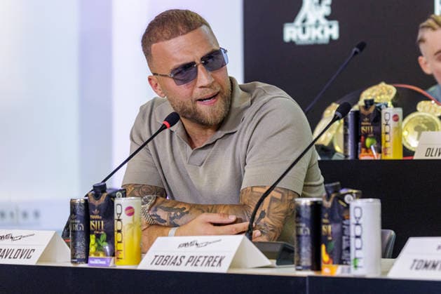 03.06.2026. Leverkusen. Filip Pavlovic auf der Pressekonferenz im Vorfeld zum Fame Fighting, das große Promibox-Event von BILD und Eugen Lopez am 06.06.2026 in der Leverkusener Ostermann Arena. Zum ersten Mal in Kooperation mit dem britischen Pendant Misfits Boxing und dem internationalen Medienpartner The Sun. Leverkusen Ostermann Arena Nordrhein-Westfalen Deutschland *** 03 06 2026 Leverkusen Filip Pavlovic at the press conference in the run-up to Fame Fighting, the big celebrity boxing event by BILD and Eugen Lopez on 06 06 2026 in the Ostermann Arena in Leverkusen For the first time in cooperation with the British counterpart Misfits Boxing and the international media partner The Sun Leverkusen Ostermann Arena North Rhine-Westphalia Ge