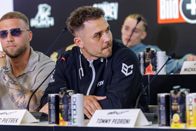 03.06.2026. Leverkusen. Tobias Pietrek auf der Pressekonferenz im Vorfeld zum Fame Fighting, das große Promibox-Event von BILD und Eugen Lopez am 06.06.2026 in der Leverkusener Ostermann Arena. Zum ersten Mal in Kooperation mit dem britischen Pendant Misfits Boxing und dem internationalen Medienpartner The Sun. Leverkusen Ostermann Arena Nordrhein-Westfalen Deutschland *** 03 06 2026 Leverkusen Tobias Pietrek at the press conference in the run-up to Fame Fighting, the big celebrity boxing event by BILD and Eugen Lopez on 06 06 2026 in the Ostermann Arena in Leverkusen For the first time in cooperation with the British counterpart Misfits Boxing and the international media partner The Sun Leverkusen Ostermann Arena North Rhine-Westphalia Ge