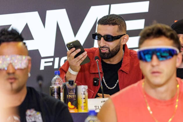 03.06.2026. Leverkusen. Slim Albaher auf der Pressekonferenz im Vorfeld zum Fame Fighting, das große Promibox-Event von BILD und Eugen Lopez am 06.06.2026 in der Leverkusener Ostermann Arena. Zum ersten Mal in Kooperation mit dem britischen Pendant Misfits Boxing und dem internationalen Medienpartner The Sun. Leverkusen Ostermann Arena Nordrhein-Westfalen Deutschland *** 03 06 2026 Leverkusen Slim Albaher at the press conference in the run-up to Fame Fighting, the big celebrity boxing event by BILD and Eugen Lopez on 06 06 2026 at the Ostermann Arena in Leverkusen For the first time in cooperation with the British counterpart Misfits Boxing and the international media partner The Sun Leverkusen Ostermann Arena North Rhine-Westphalia German