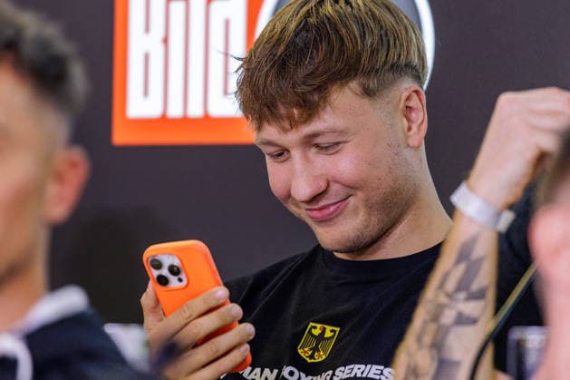 03.06.2026. Leverkusen. Oliver Ginkel auf der Pressekonferenz im Vorfeld zum Fame Fighting, das große Promibox-Event von BILD und Eugen Lopez am 06.06.2026 in der Leverkusener Ostermann Arena. Zum ersten Mal in Kooperation mit dem britischen Pendant Misfits Boxing und dem internationalen Medienpartner The Sun. Leverkusen Ostermann Arena Nordrhein-Westfalen Deutschland *** 03 06 2026 Leverkusen Oliver Ginkel at the press conference in the run-up to Fame Fighting, the big celebrity boxing event organized by BILD and Eugen Lopez on 06 06 2026 in the Ostermann Arena in Leverkusen For the first time in cooperation with the British counterpart Misfits Boxing and the international media partner The Sun Leverkusen Ostermann Arena North Rhine-Westp