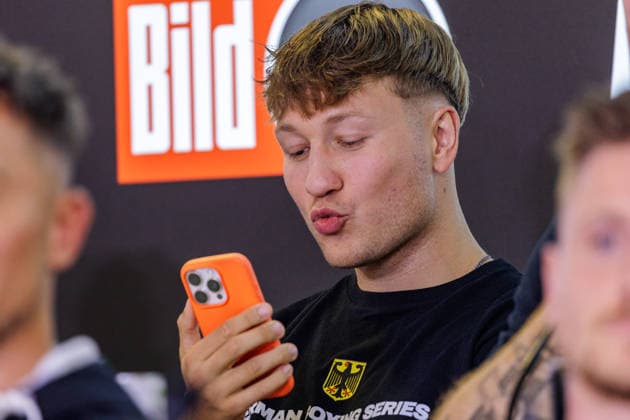 03.06.2026. Leverkusen. Oliver Ginkel auf der Pressekonferenz im Vorfeld zum Fame Fighting, das große Promibox-Event von BILD und Eugen Lopez am 06.06.2026 in der Leverkusener Ostermann Arena. Zum ersten Mal in Kooperation mit dem britischen Pendant Misfits Boxing und dem internationalen Medienpartner The Sun. Leverkusen Ostermann Arena Nordrhein-Westfalen Deutschland *** 03 06 2026 Leverkusen Oliver Ginkel at the press conference in the run-up to Fame Fighting, the big celebrity boxing event organized by BILD and Eugen Lopez on 06 06 2026 in the Ostermann Arena in Leverkusen For the first time in cooperation with the British counterpart Misfits Boxing and the international media partner The Sun Leverkusen Ostermann Arena North Rhine-Westp