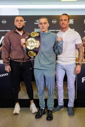 03.06.2026. Leverkusen. Fox Townley auf der Pressekonferenz im Vorfeld zum Fame Fighting, das große Promibox-Event von BILD und Eugen Lopez am 06.06.2026 in der Leverkusener Ostermann Arena. Zum ersten Mal in Kooperation mit dem britischen Pendant Misfits Boxing und dem internationalen Medienpartner The Sun. Leverkusen Ostermann Arena Nordrhein-Westfalen Deutschland *** 03 06 2026 Leverkusen Fox Townley at the press conference in the run-up to Fame Fighting, the big celebrity boxing event by BILD and Eugen Lopez on 06 06 2026 in the Ostermann Arena in Leverkusen For the first time in cooperation with the British counterpart Misfits Boxing and the international media partner The Sun Leverkusen Ostermann Arena North Rhine-Westphalia Germany