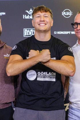 03.06.2026. Leverkusen. Oliver Ginkel auf der Pressekonferenz im Vorfeld zum Fame Fighting, das große Promibox-Event von BILD und Eugen Lopez am 06.06.2026 in der Leverkusener Ostermann Arena. Zum ersten Mal in Kooperation mit dem britischen Pendant Misfits Boxing und dem internationalen Medienpartner The Sun. Leverkusen Ostermann Arena Nordrhein-Westfalen Deutschland *** 03 06 2026 Leverkusen Oliver Ginkel at the press conference in the run-up to Fame Fighting, the big celebrity boxing event organized by BILD and Eugen Lopez on 06 06 2026 in the Ostermann Arena in Leverkusen For the first time in cooperation with the British counterpart Misfits Boxing and the international media partner The Sun Leverkusen Ostermann Arena North Rhine-Westp