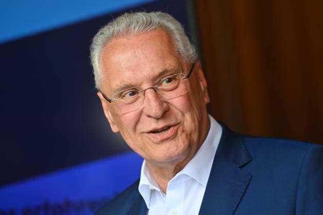 Joachim HERRMANN (Innenminister Bayern), Einzelbild,angeschnittenes Einzelmotiv,Portraet,Portrait,Porträt. Die Bayerische Sicherheit am und im Wasser: Bayerns Innenminister Joachim Herrmann gibt Startschuss für Social-Media-Kampagne - DLRG und Wasserwacht demonstrieren Schutz- und Rettungsmassnahmen am 03.06.2026 am Langwieder See. *** Joachim HERRMANN Bavarian Minister of the Interior, single image, cropped single motif, portrait, portrait The Bavarian safety on and in the water Bavarias Minister of the Interior Joachim Herrmann gives the go-ahead for social media campaign DLRG and water rescue demonstrate protection and rescue measures on 03 06 2026 at Langwieder See