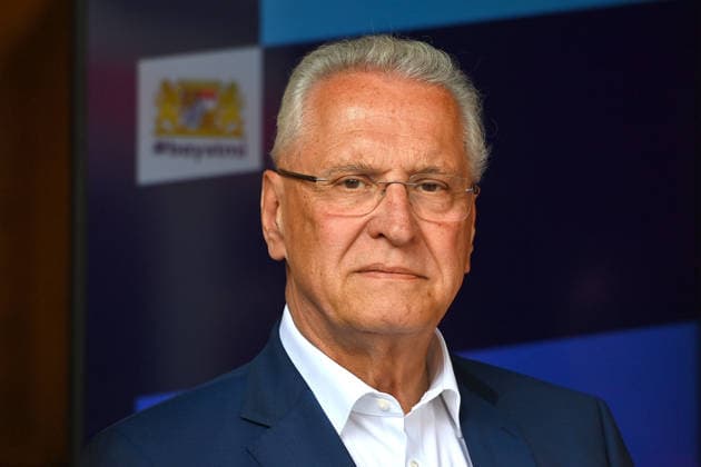 Joachim HERRMANN (Innenminister Bayern), Einzelbild,angeschnittenes Einzelmotiv,Portraet,Portrait,Porträt. Die Bayerische Sicherheit am und im Wasser: Bayerns Innenminister Joachim Herrmann gibt Startschuss für Social-Media-Kampagne - DLRG und Wasserwacht demonstrieren Schutz- und Rettungsmassnahmen am 03.06.2026 am Langwieder See. *** Joachim HERRMANN Bavarian Minister of the Interior, single image, cropped single motif, portrait, portrait The Bavarian safety on and in the water Bavarias Minister of the Interior Joachim Herrmann gives the go-ahead for social media campaign DLRG and water rescue demonstrate protection and rescue measures on 03 06 2026 at Langwieder See