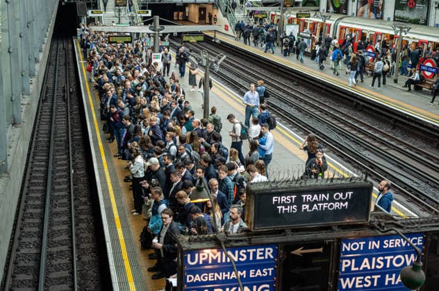 June 4, 2026, London, UK: London, UK. A packed EarlÃ¢â‚¬â ¢s Court Underground Station, London as commuters wait for the few city bound tube trains to Central London this morning on the second of two 24 hour tube strike this week. Members of the RMT Union have walked out over a dispute with TFL to introduce a 4 day week. Another 24 hour strike is set for Thursday with the Circle Line, Piccadilly Line Metropolitan Line and Central Line shut down causing major delays on the rest of the Tube network. London UK  - ZUMAl94_ 20260604_zaf_l94_002 Copyright: xAlexxLentatix