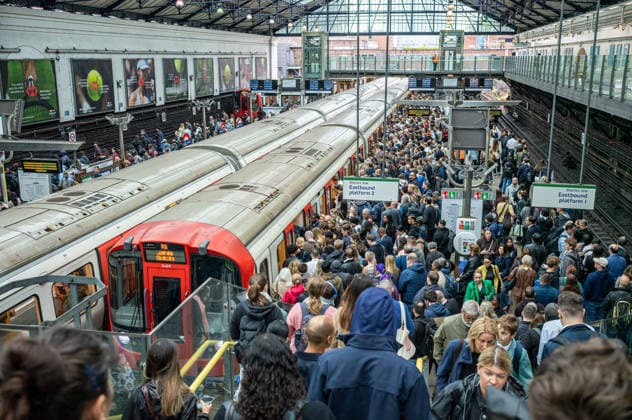 June 4, 2026, London, UK: London, UK. A packed EarlÃ¢â‚¬â ¢s Court Underground Station, London as commuters wait for the few city bound tube trains to Central London this morning on the second of two 24 hour tube strike this week. Members of the RMT Union have walked out over a dispute with TFL to introduce a 4 day week. Another 24 hour strike is set for Thursday with the Circle Line, Piccadilly Line Metropolitan Line and Central Line shut down causing major delays on the rest of the Tube network. London UK  - ZUMAl94_ 20260604_zaf_l94_009 Copyright: xAlexxLentatix