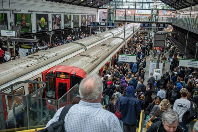 June 4, 2026, London, UK: London, UK. A packed EarlÃ¢â‚¬â ¢s Court Underground Station, London as commuters wait for the few city bound tube trains to Central London this morning on the second of two 24 hour tube strike this week. Members of the RMT Union have walked out over a dispute with TFL to introduce a 4 day week. Another 24 hour strike is set for Thursday with the Circle Line, Piccadilly Line Metropolitan Line and Central Line shut down causing major delays on the rest of the Tube network. London UK  - ZUMAl94_ 20260604_zaf_l94_010 Copyright: xAlexxLentatix