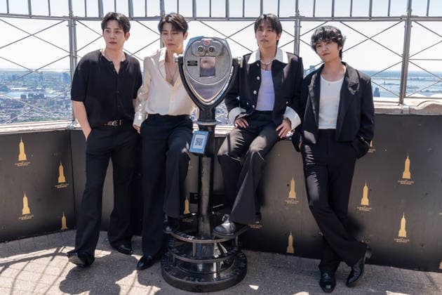 NY: South Korean indie-pop band The Rose visits Empire State Building South Korean indie-pop band The Rose celebrates release of album ROSE and the global ROSETOPIA tour by visiting Empire State Building in New York. New York New York United States Copyright: LevxRadin