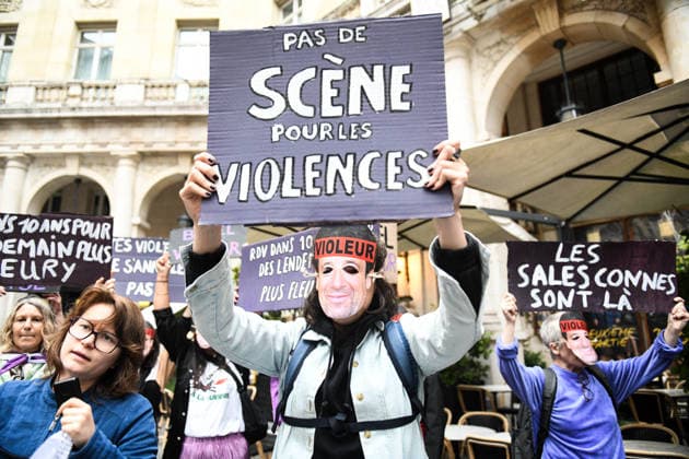 Nous Toutes Feminist Protest Against Patrick Bruel Outside Theatre Edouard VII - Paris About a dozen activists from the Nous Toutes feminist collective protest outside the Theatre Edouard VII against singer Patrick Bruel, who is performing in a play inside, amid sexual assault allegations against him in Paris, France on June 4, 2026. Photo by Florian Poitout ABACAPRESS.COM Paris France  Copyright: xPoitoutxFlorian ABACAx